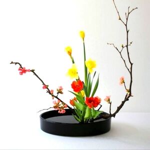 Elegant Black Floral Arrangement Tray